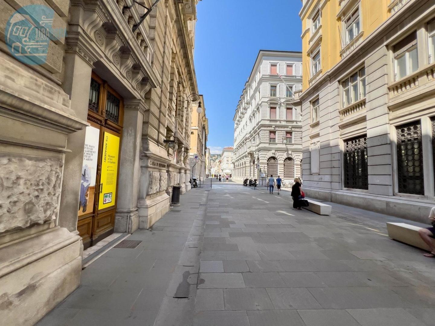 Apartment Cassa Di Risparmio 11 Tirabora Short Rent
