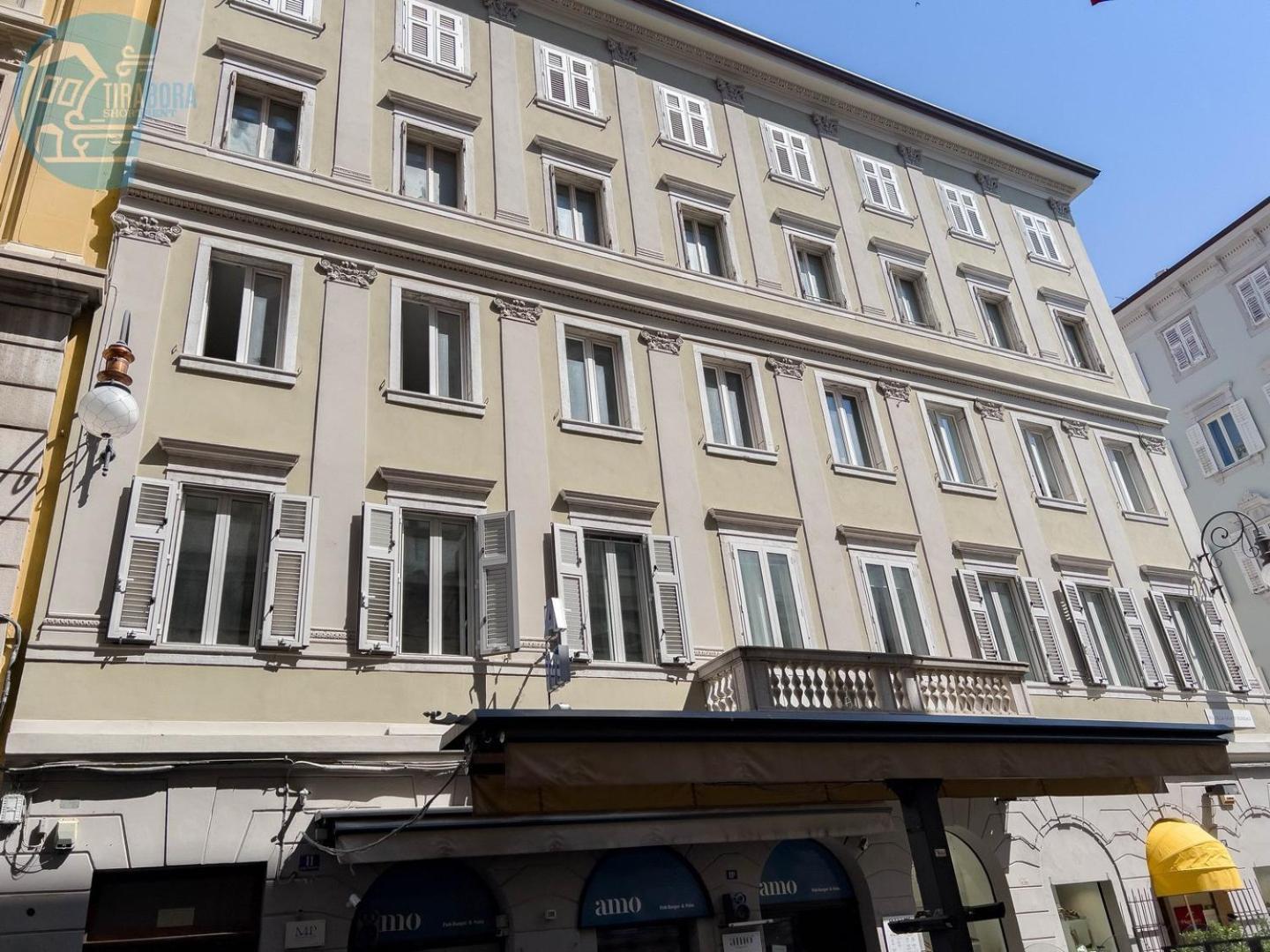 Apartment Cassa Di Risparmio 11 Tirabora Short Rent *