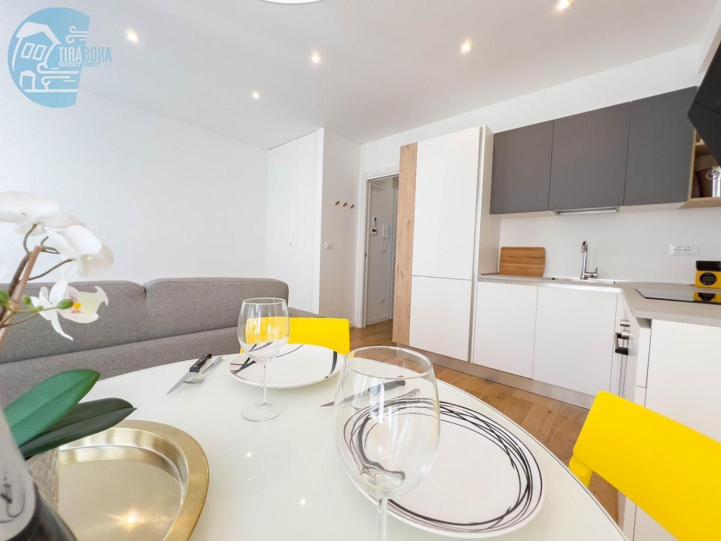 Cassa Di Risparmio 11 Tirabora Short Rent *