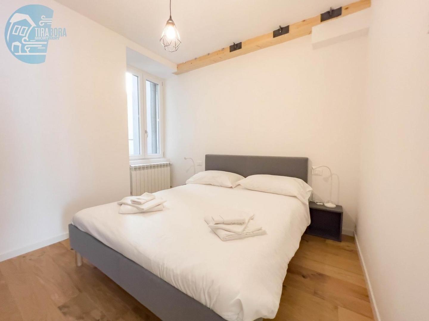 Cassa Di Risparmio 11 Tirabora Short Rent Apartment
