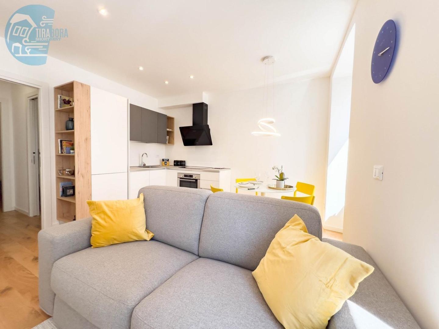 Apartment Cassa Di Risparmio 11 Tirabora Short Rent