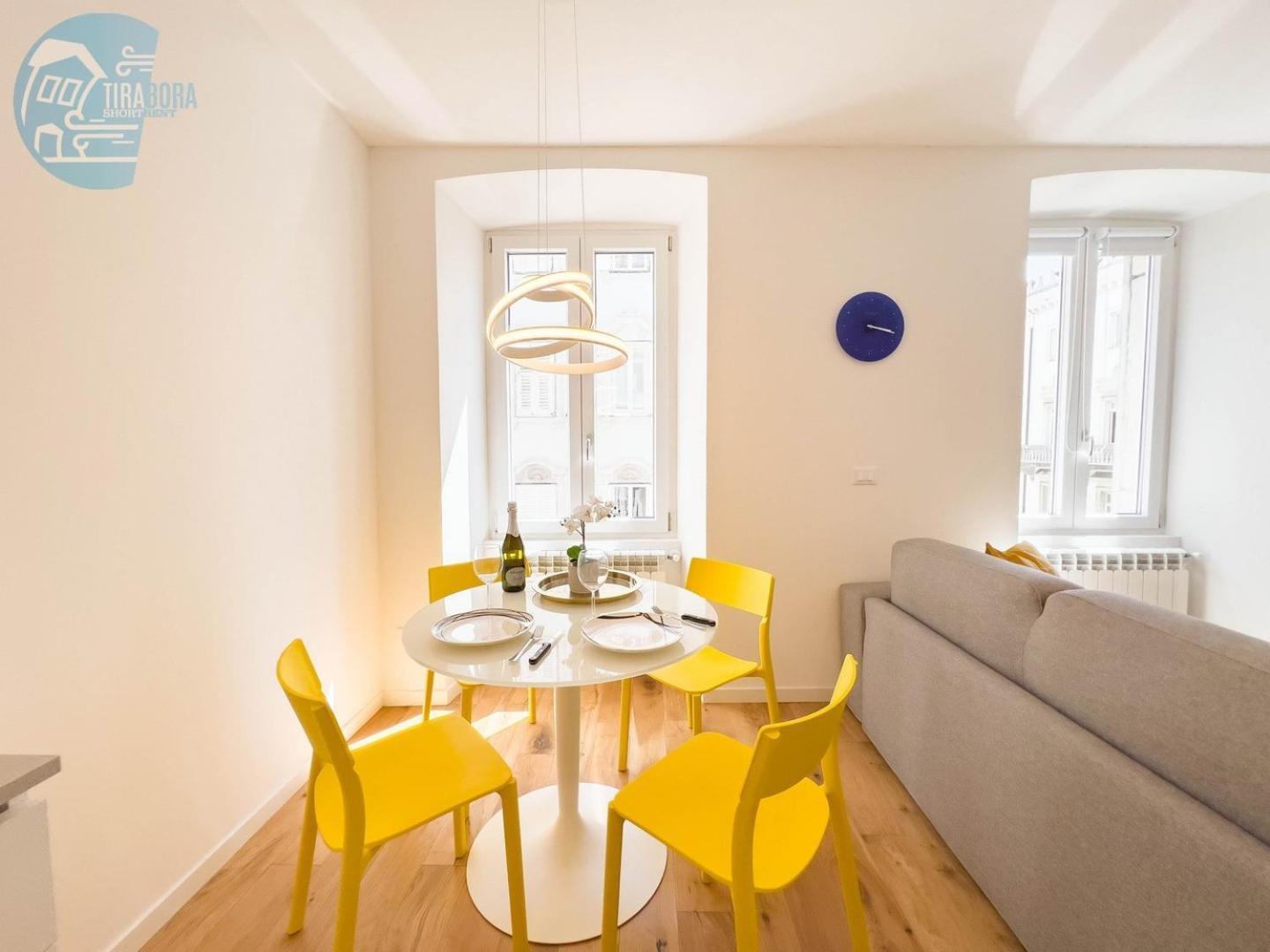 Cassa Di Risparmio 11 Tirabora Short Rent Apartment Trieste