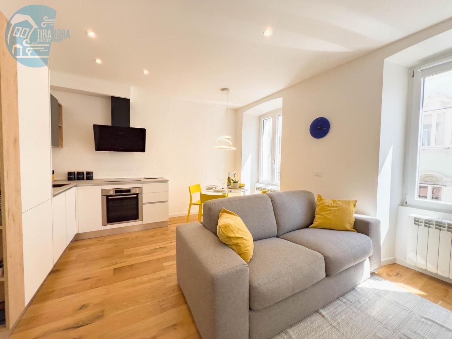 Cassa Di Risparmio 11 Tirabora Short Rent